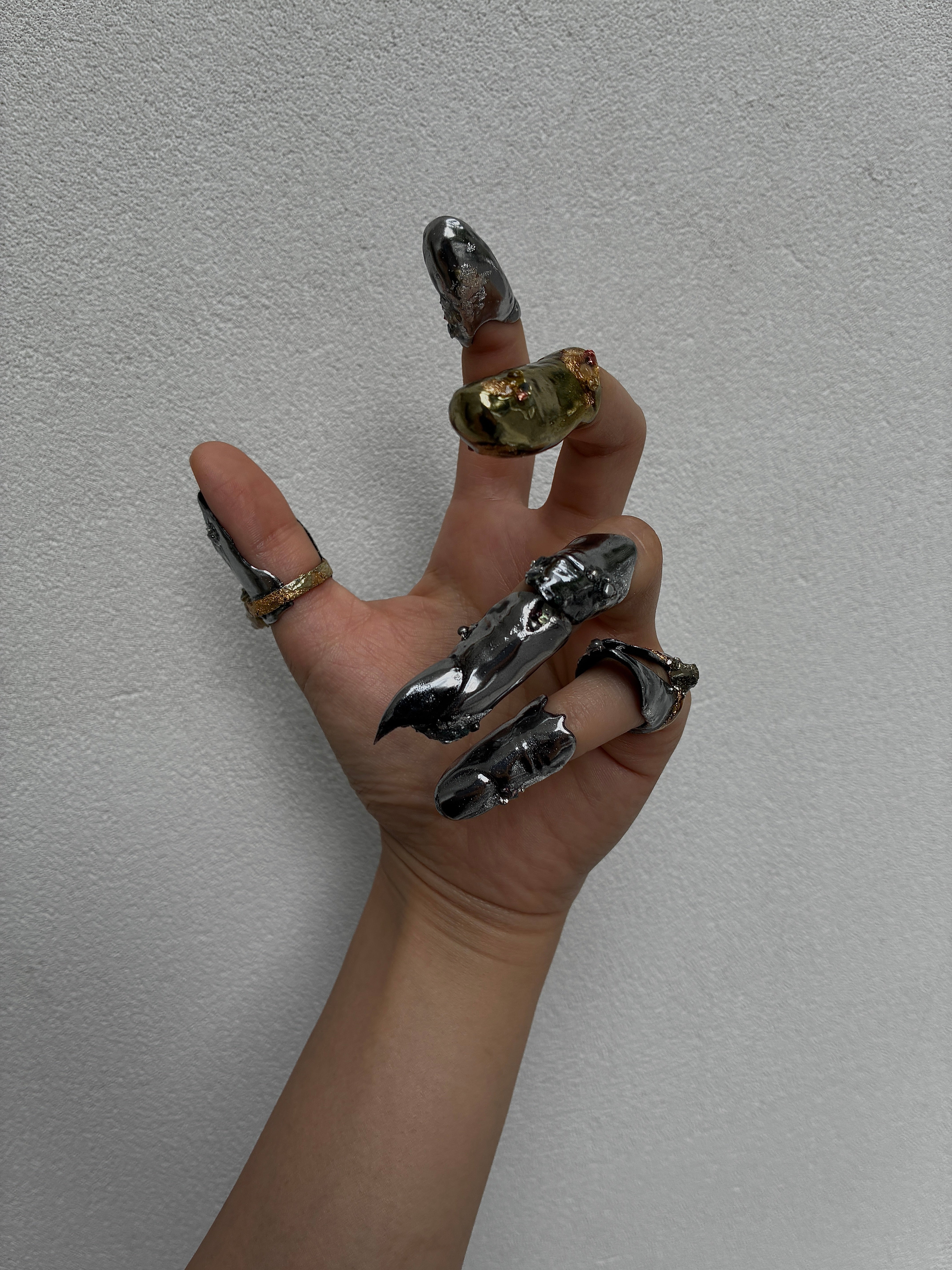 Index and ring finger
